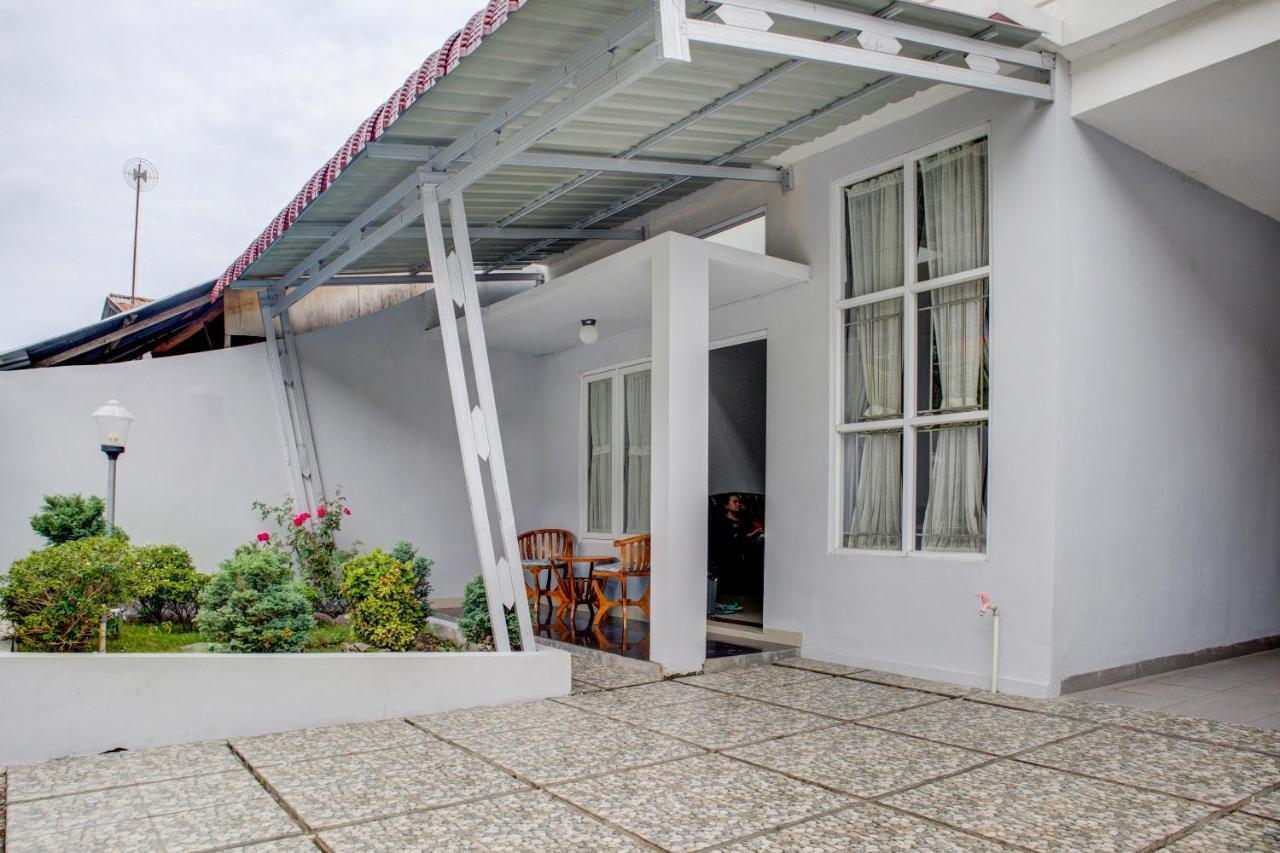 Oyo 3690 Wisma Yani Syariah Padang  Exteriör bild